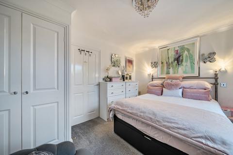 2 bedroom flat for sale, Lymington Bottom, Four Marks, Alton, Hampshire, GU34
