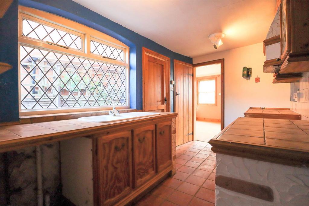 Kitchen (2).jpg