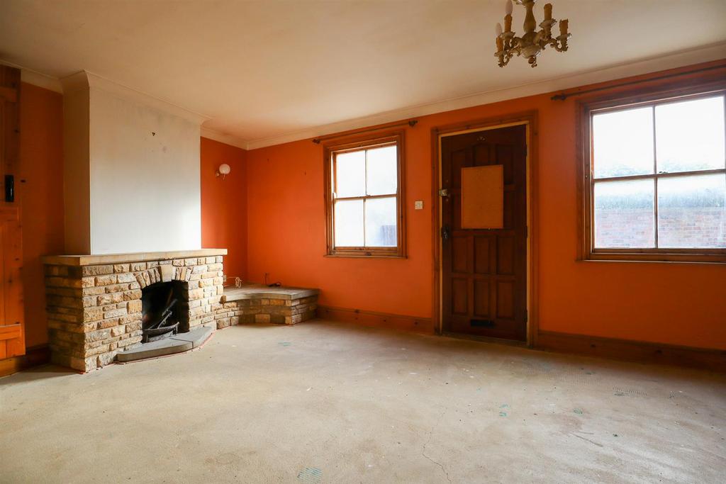 Living room (2).jpg