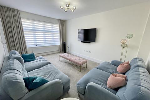 1 bedroom in a house share to rent, Pentrebane Drive, Cardiff CF5