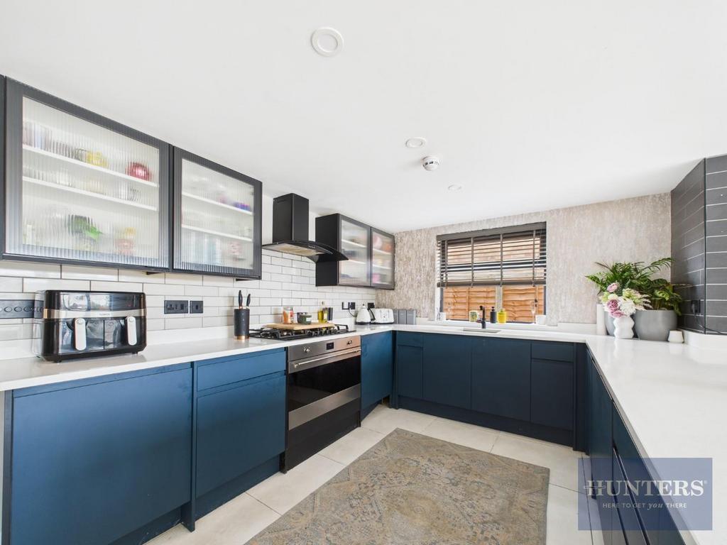 Kitchen / Living Area