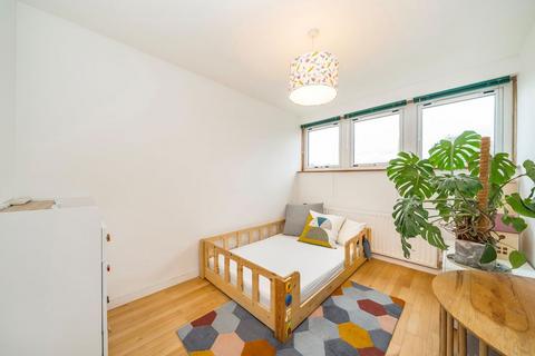 2 bedroom flat for sale, Brayards Road Estate, London SE15