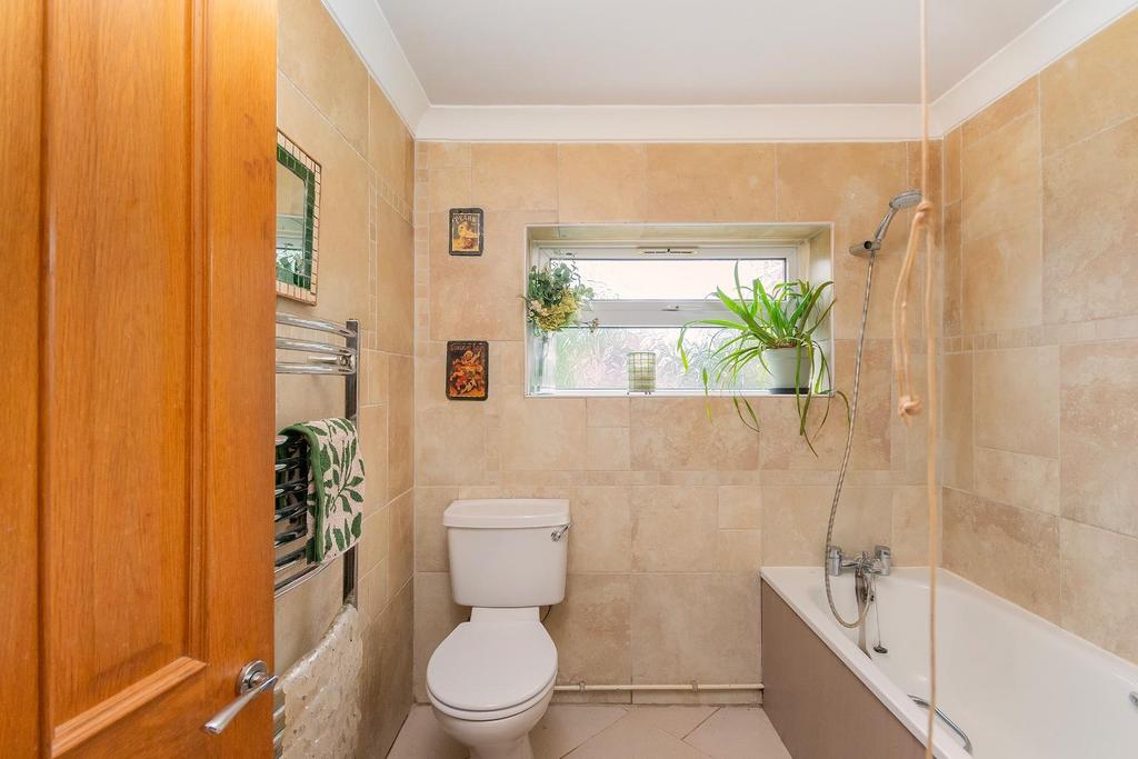 0 W1 SSE - Bathroom B.jpg