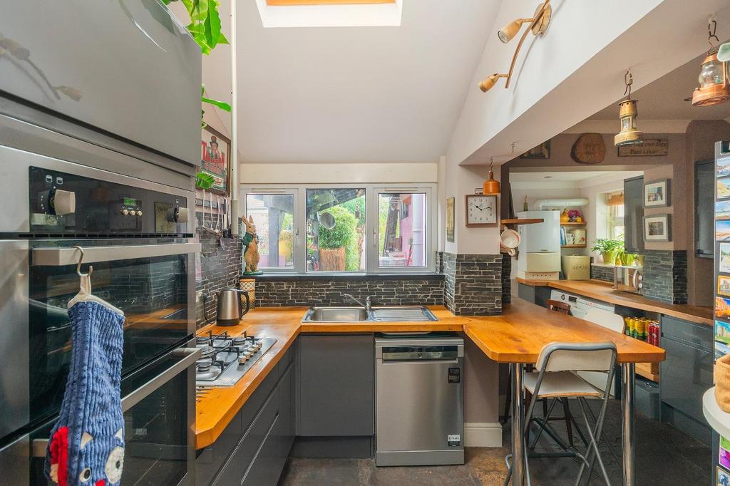 0 W1 SSE - Kitchen A.jpg