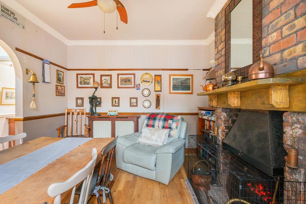 0 W1 SSE - Dining Room C.jpg