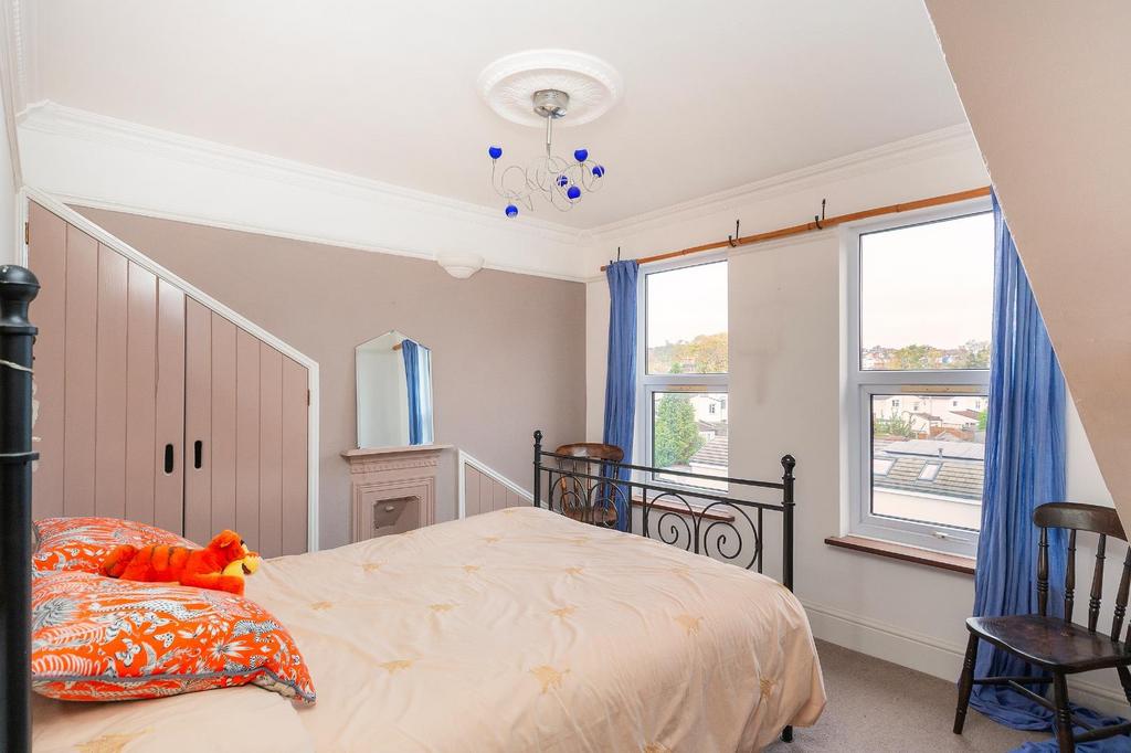 0 W1 SSE - Bedroom L.jpg