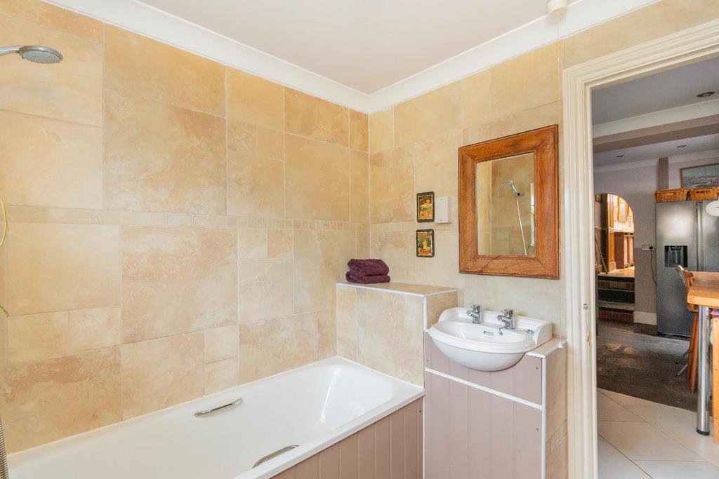 0 W1 SSE - Bathroom A.jpg