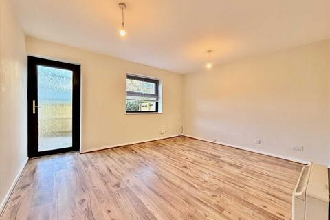 3 bedroom maisonette to rent, Madden Road, Plymouth