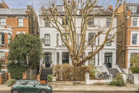 St. Quintin Avenue, London W10
