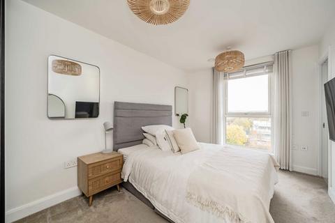 2 bedroom flat to rent, Wornington Road, London W10
