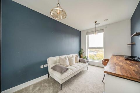 2 bedroom flat to rent, Wornington Road, London W10