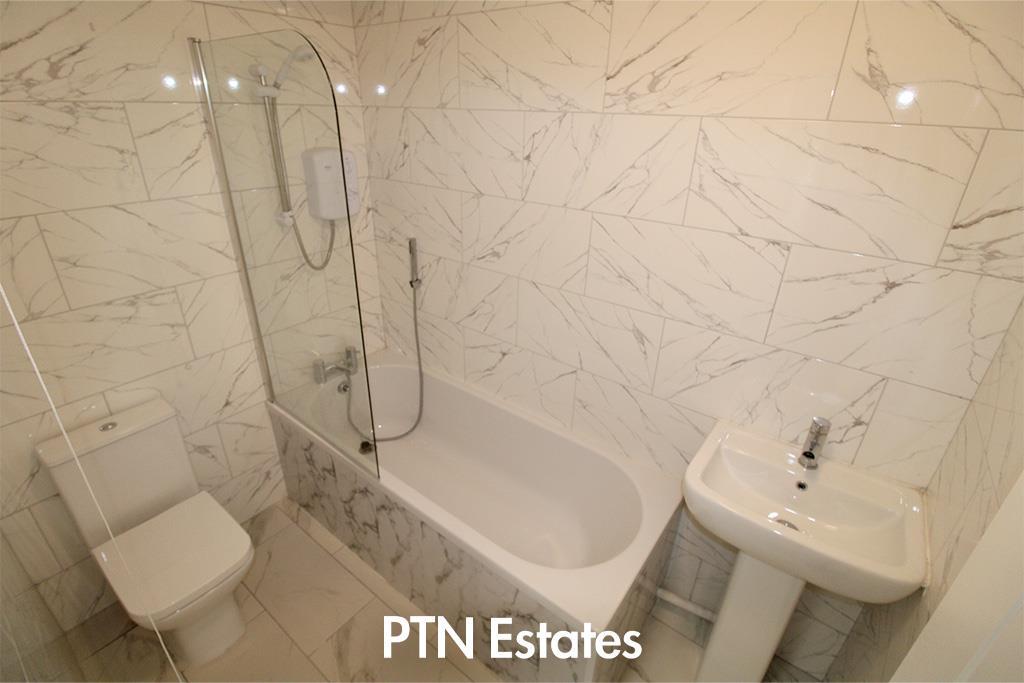 Bathroom 2 .jpg