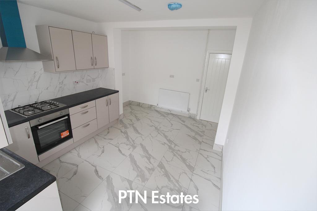 Kitchen 3 .jpg