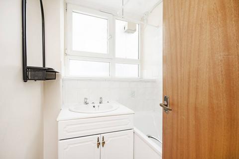 2 bedroom flat to rent, Regents Court, Haggerston, London, E8