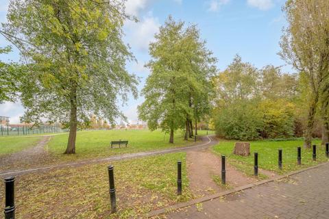Knaresborough Drive, Earlsfield, London, SW18
