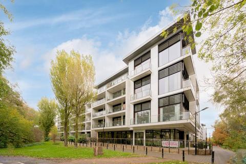 3 bedroom flat for sale, Knaresborough Drive, Earlsfield, London, SW18