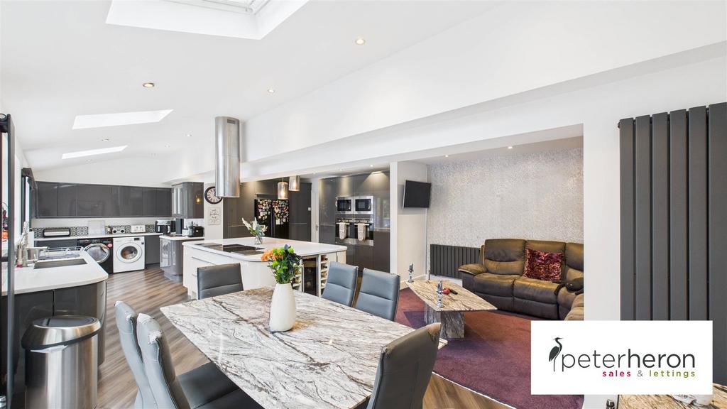 Open Plan Kitchen/Living & Dining Area
