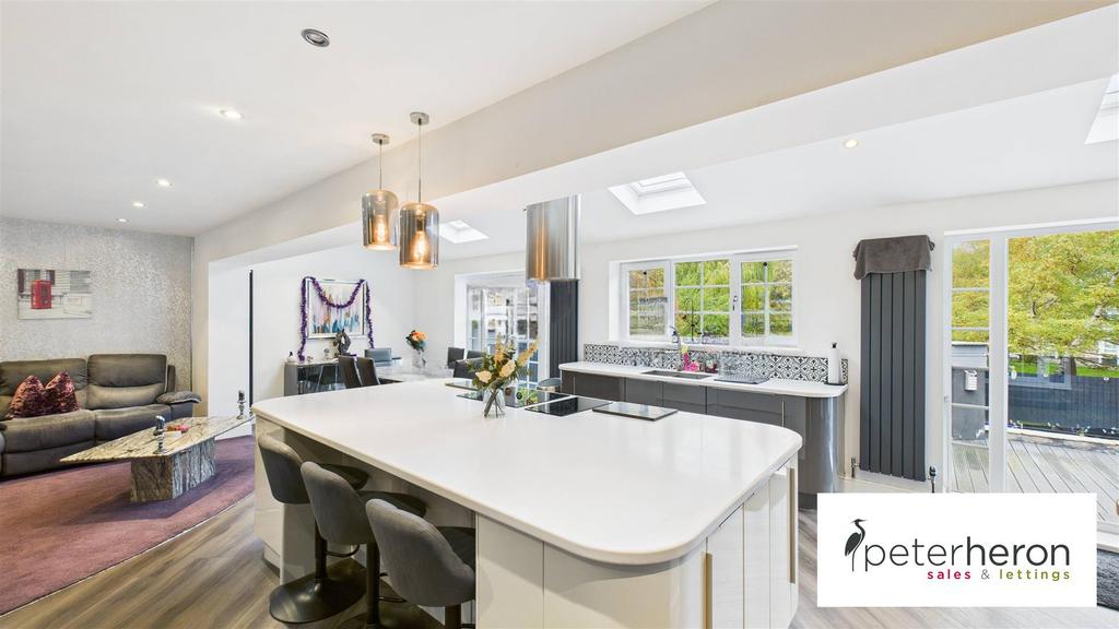 Open Plan Kitchen/Living & Dining Area