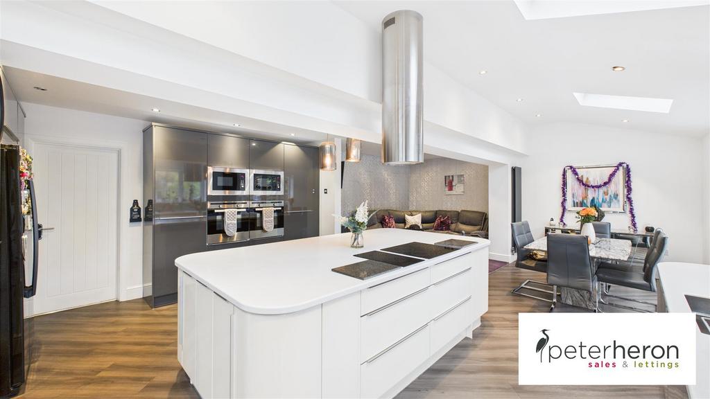 Open Plan Kitchen/Living & Dining Area