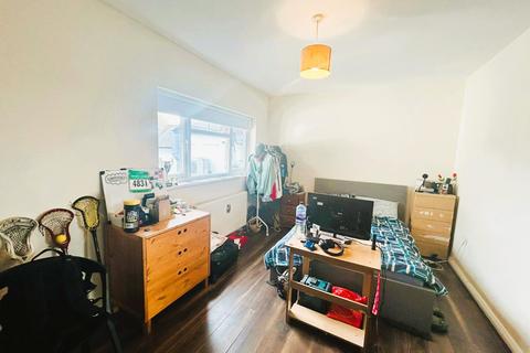 undefined, Bathurst Walk, Iver