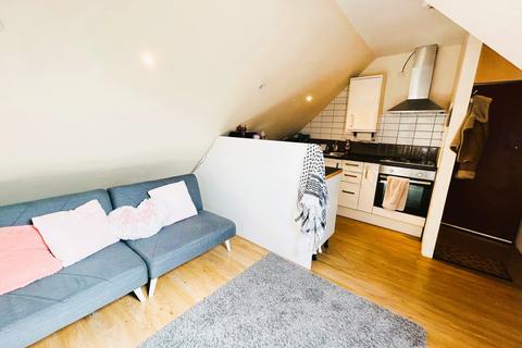 1 bedroom apartment to rent, Bathurst Walk, Iver
