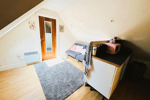 1 bedroom apartment to rent, Bathurst Walk, Iver