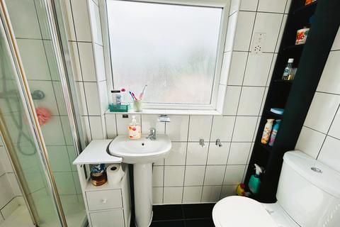 1 bedroom apartment to rent, Bathurst Walk, Iver