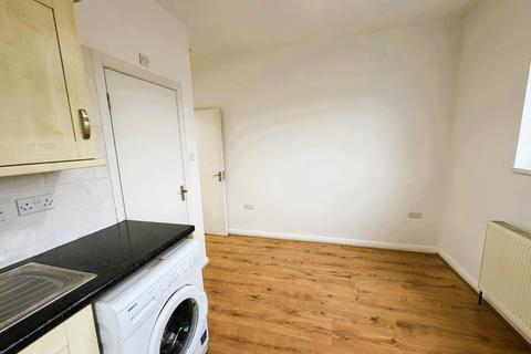 1 bedroom apartment to rent, Bathurst Walk, Iver