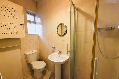 1 bedroom apartment to rent, Bathurst Walk, Iver
