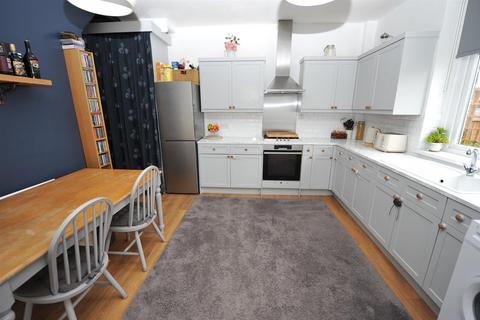4 bedroom terraced house for sale, Dudley Hill Road, Eccleshill, Bradford