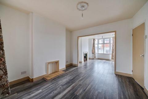 3 bedroom end of terrace house to rent, Highbridge Road,  Aylesbury,  HP21