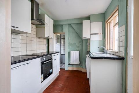 3 bedroom end of terrace house to rent, Highbridge Road,  Aylesbury,  HP21