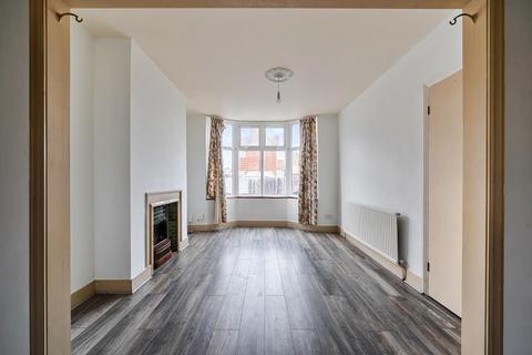 3 bedroom end of terrace house to rent, Highbridge Road,  Aylesbury,  HP21