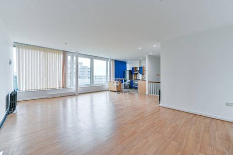 3 bedroom flat to rent, Hopton Road, Woolwich, London, SE18