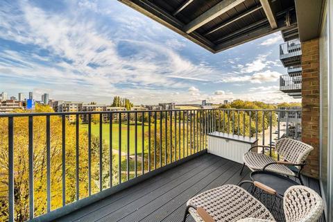 2 bedroom flat for sale, Grove Street, London SE8