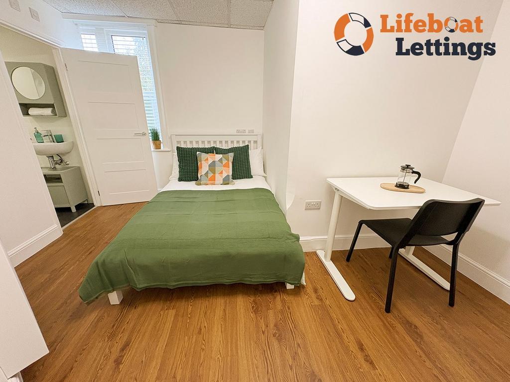Double ensuite bedroom a