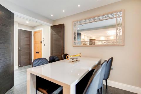 3 bedroom apartment to rent, St John's Wood Park, London NW8