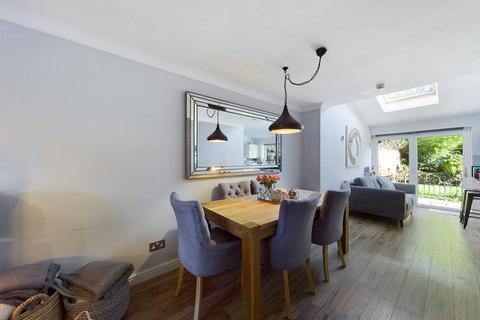 4 bedroom semi-detached house to rent, Clos-Y-Broch, Thornhill, Cardiff. CF14 9EZ