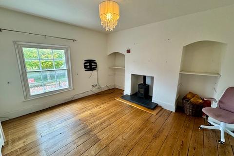 3 bedroom block of apartments for sale, 98 Upgate Louth LN11 9JN