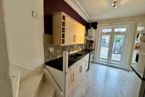 3 bedroom block of apartments for sale, 98 Upgate Louth LN11 9JN