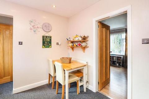 3 bedroom terraced house to rent, Leybourne Drive, NG5