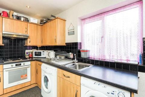 3 bedroom terraced house to rent, Leybourne Drive, NG5