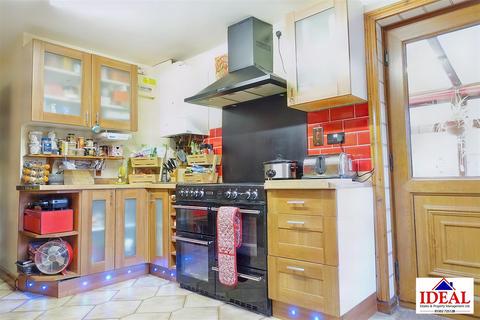 4 bedroom detached house for sale, New Street, Bentley, Doncaster