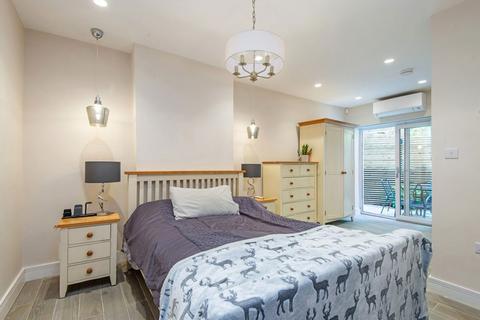 2 bedroom flat to rent, Lupus Street, London SW1V