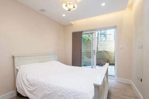 2 bedroom flat to rent, Lupus Street, London SW1V