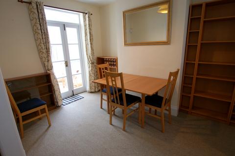 2 bedroom semi-detached house to rent, Leckhampton