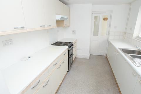 2 bedroom semi-detached house to rent, Leckhampton