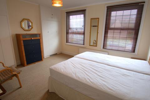 2 bedroom semi-detached house to rent, Leckhampton