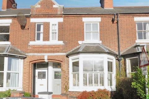 Mount Crescent, Stone