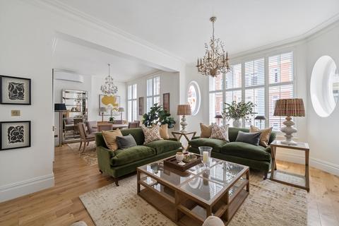 3 bedroom flat for sale, Lincoln House, Basil Street, London, SW3